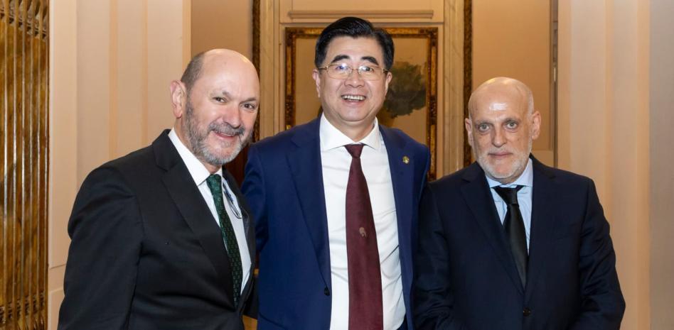 中超-特瓦斯：中国队有望未来跻身世界前十，但需要中超更具竞争力